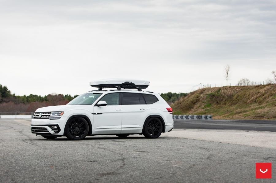  Volkswagen Atlas R-Line on Vossen Wheels (CV10) 2019 года  (фото 11 из 53)